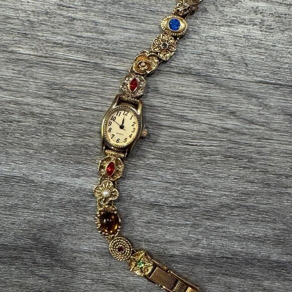 Avon Accessories - Vintage Avon Watch Victorian Style Slide Charm Bracelet Gold Tone new battery